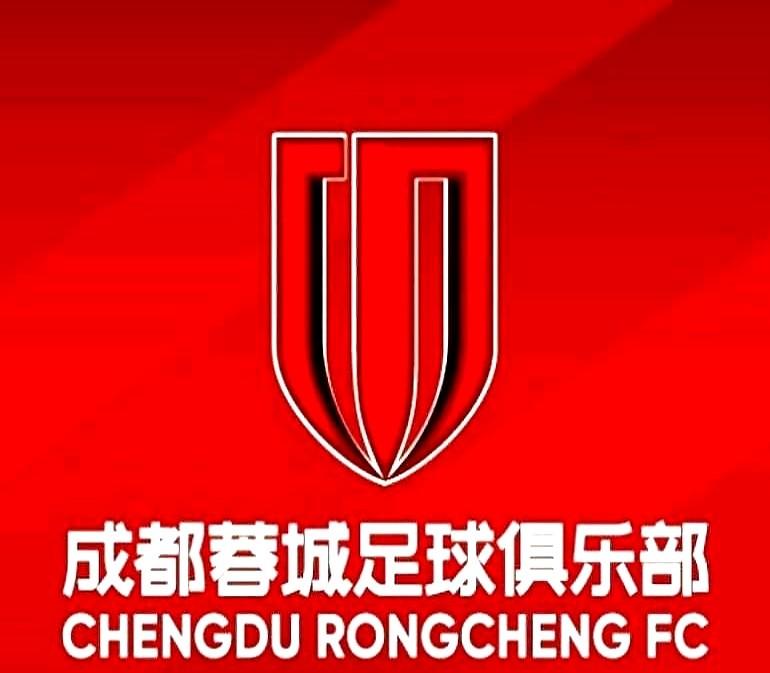 成都蓉城球迷的心，现在都悬着呢。中场队魂罗慕洛稳稳续约到2027年，这事儿办