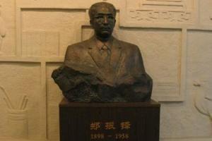 1942年，几个中国炮兵担心炮弹放久失效，决定放几炮试一试，谁知竟阴差阳错击中日