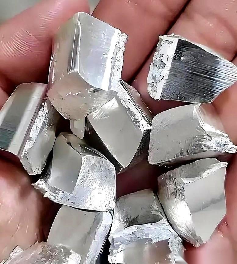 银价涨一块，你赚一千。金价涨一块，你赚……十三。就刚才，我被我表哥这两句话，