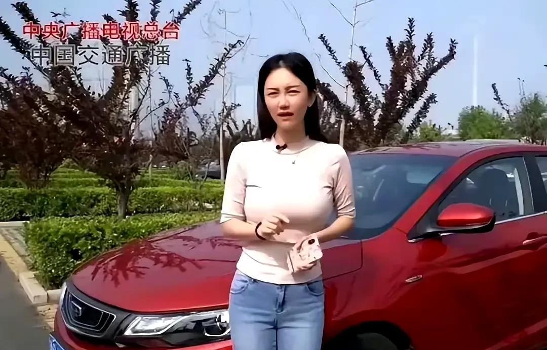 网友：徐萌这姑娘太过聪明，别人都收藏名画，她直接收藏画家，还一分钱都不用花，赚大