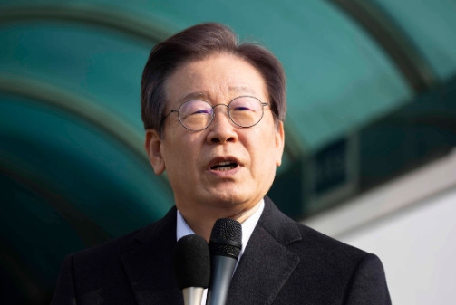 韩国总统候选人李在明：“若台海爆发战争，韩国是否会支援台湾？”他回答道，“等外