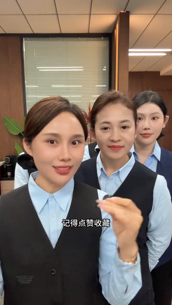 注意，买二手房时房东把房产证给你，你会看吗？如果你什么都不懂，只看了一下里面的名