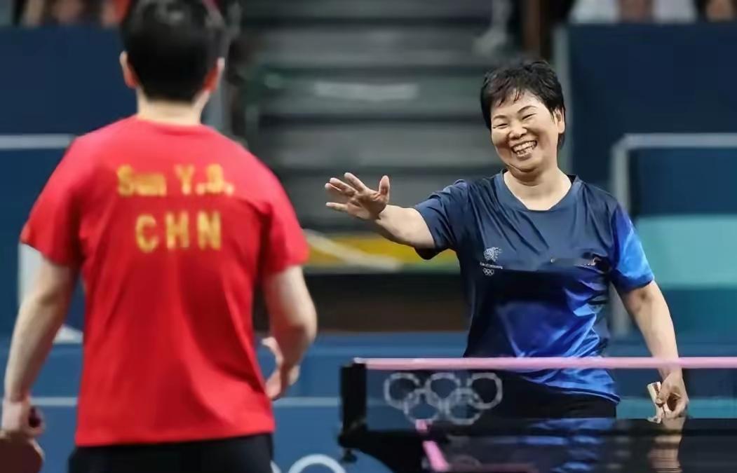 六十几岁正在备战洛杉矶奥运会的倪夏莲，给国内所有无球可打的高手指了一条光明大道。