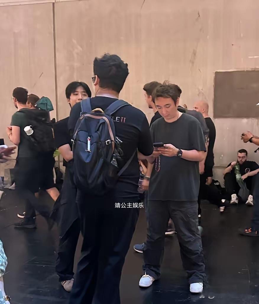 王思聪现身德国科隆游戏展，一身穿搭十分朴素，有钱有闲，真让人羡慕啊​​​