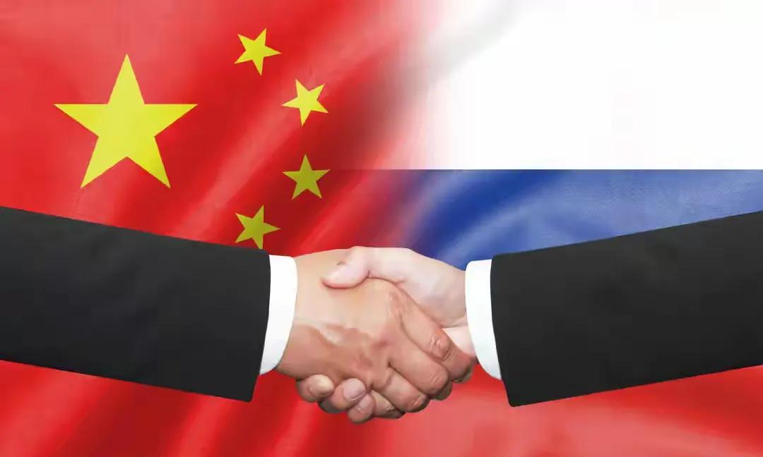 谈到俄罗斯，特朗普飙了一句脏话，即将访华的普京该对中国交底了。近日，特朗普在一次