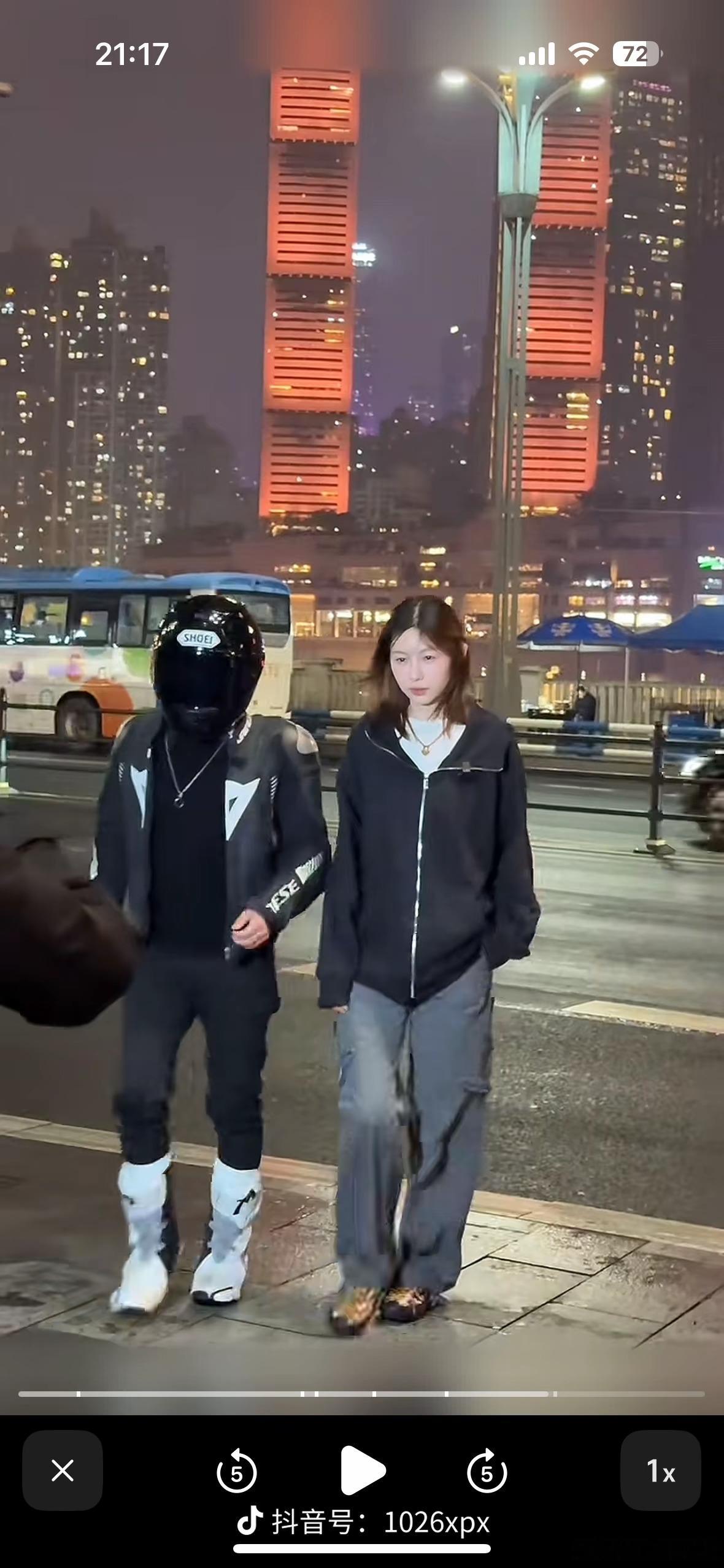 痞幼订了张雪机车哈哈真的好好笑本重庆人周围朋友圈所有人都没听说去拍过这个