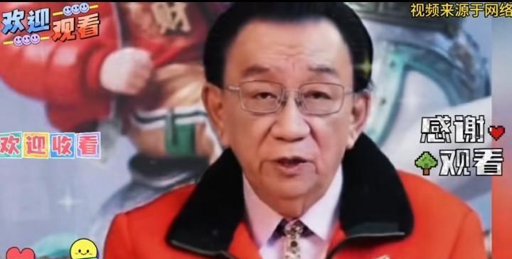 八十岁直播开炮，直接热搜第一。侯耀华昨晚的直播间，炸了。镜头前，他抖出一张旧