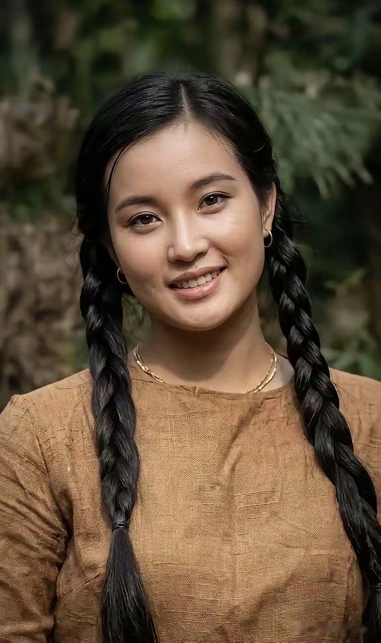 晓庆姐年轻的时候是真的好美，朴素又清纯。