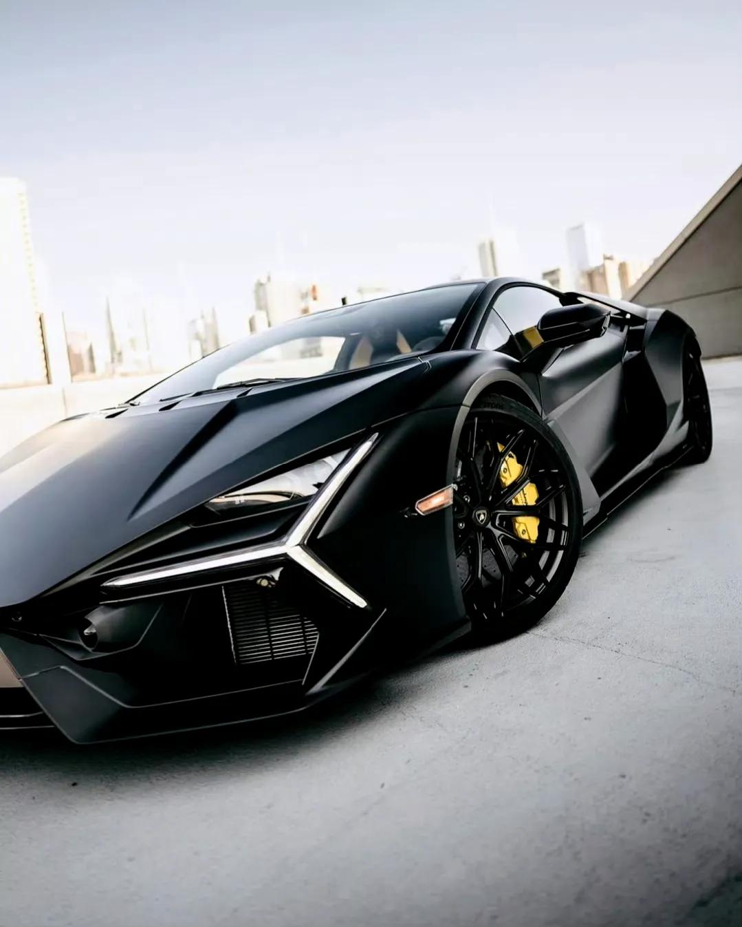 LamborghiniRevuelto​​​