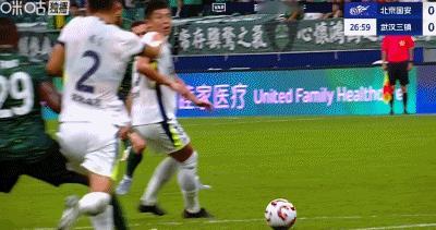 武汉三镇勾是勾到了，就是摔得有点夸张，还有点延时…对这种行为没有好感