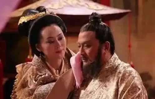 613年，李渊的夫人窦氏在临终前，对泣不成声的李渊说：“我就要走了，可我最放不下