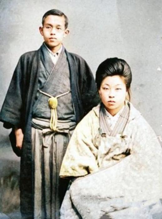 1924年，鲁迅被亲弟弟周作人用铜香炉砸头，亲哥俩从此老死不相往来，而这桩文坛著