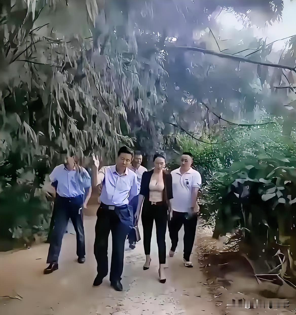 这是干什么呢？这么大排面