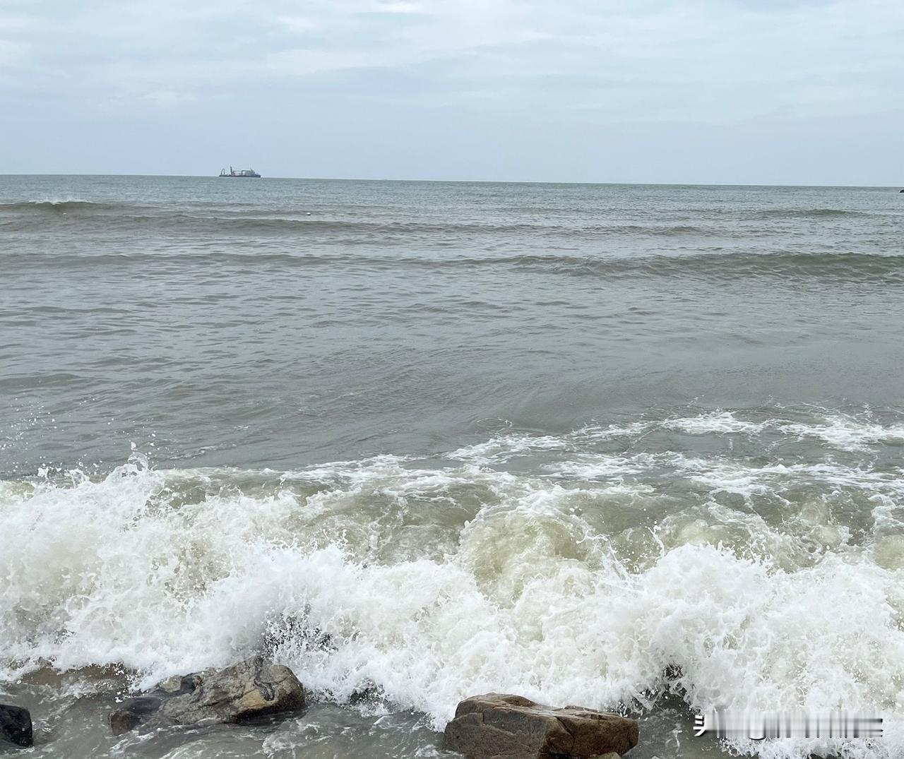 古巴统治集团的目标很荒诞。他们一面要革了美帝国主义的命，把美国