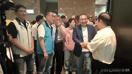 国民党新北市长参选人李四川昨天（16日）与新北市长侯友宜同台，侯友宜表示，口才好