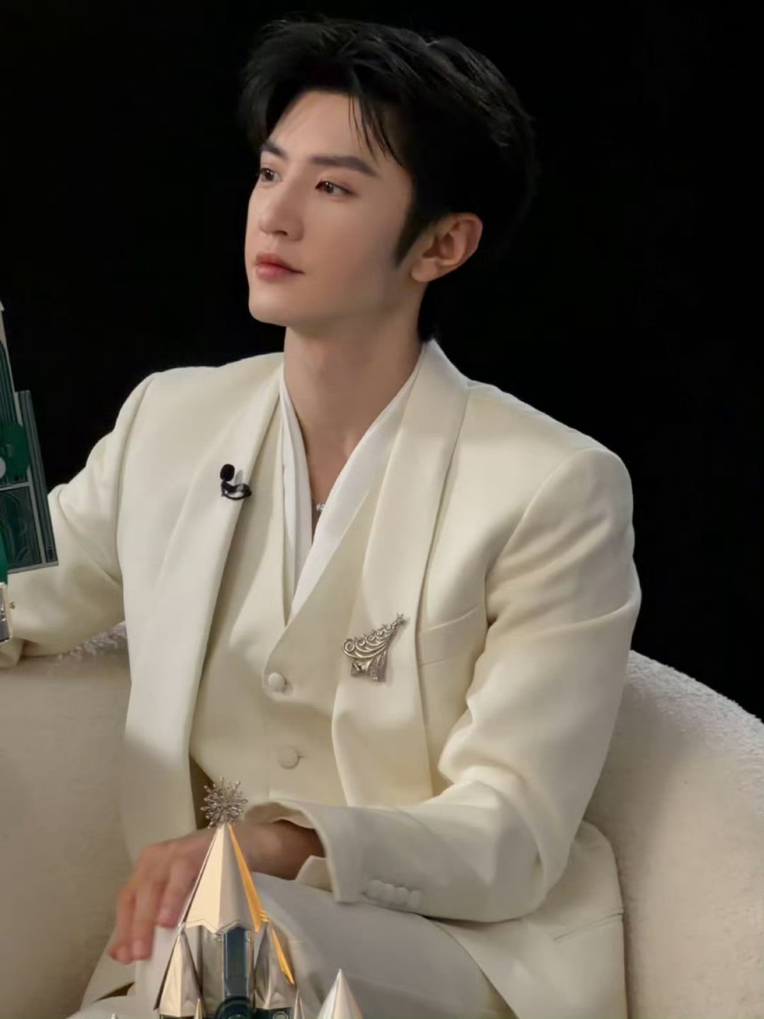 白色西装的陈哲远妥妥的白马王子，你是我的神！