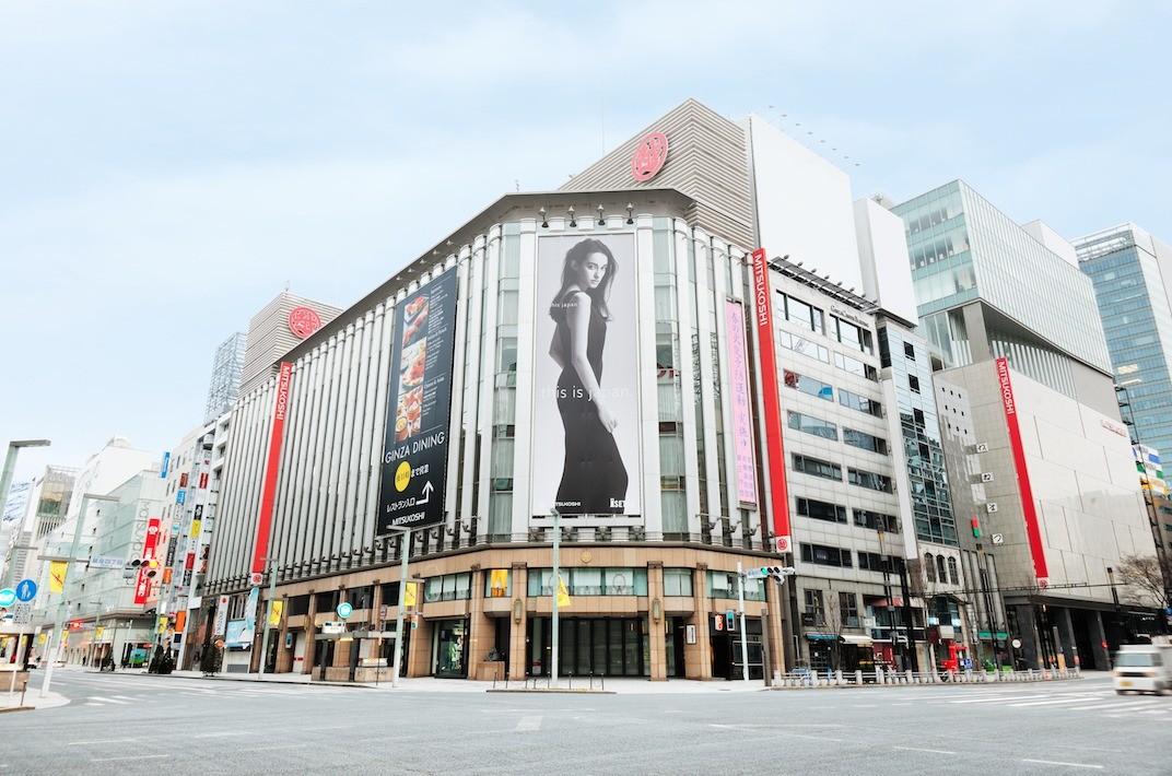 东京银座，原先的中文导购柜台不见踪影。日本媒体发出哀叹，中国游客在国庆长假期间，