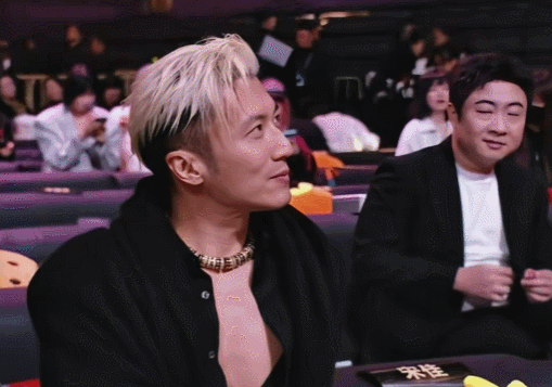 乔杉向谢霆锋喊话：“我对你全是崇拜，那个（鄙视的）眼神，是角度问题！”在前几