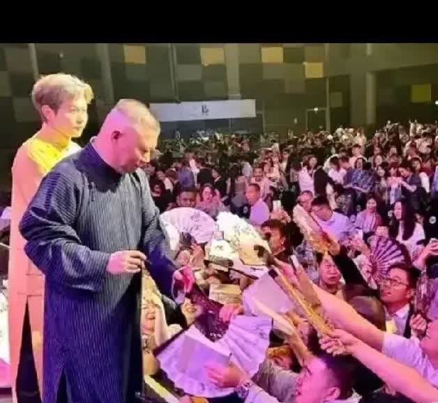 “为什么大家都说郭德纲不会说相声？”这与连丽如一样，把比她评书说的好的人，归