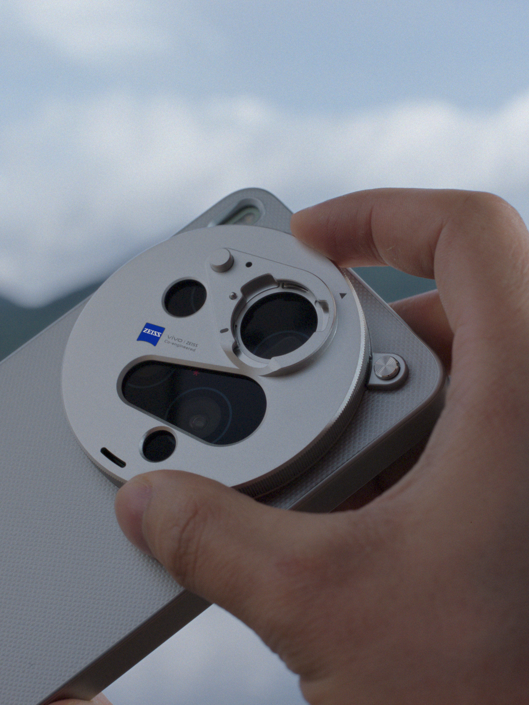 把专业相机装进手机vivoX300Ultra携手影像大使蒋奇明，推出专业摄影