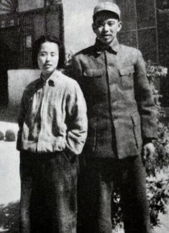1942年，廖汉生去相亲，抬头一看当场愣住了，这个姑娘曾被自己一脚踢进了医院。