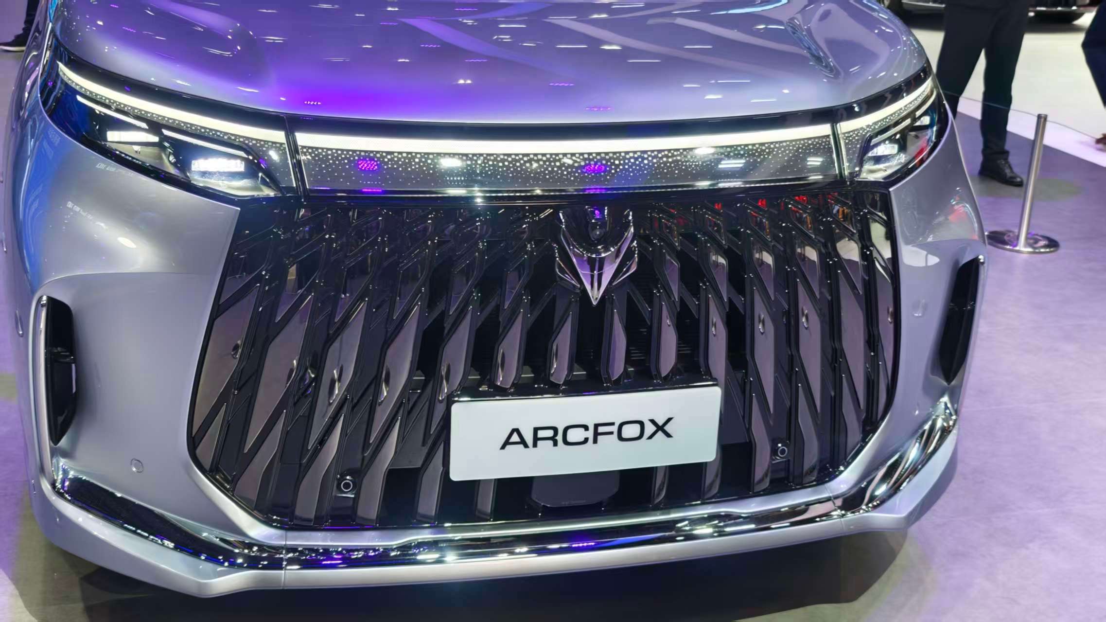 极狐MPV这前脸设计，有没有变形金刚的感觉？