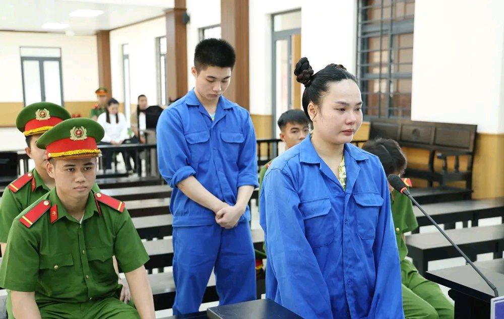 看完这个新闻真的五味杂陈。32岁的阮氏金花多年前遭同乡48岁的乡干部长期胁迫强奸