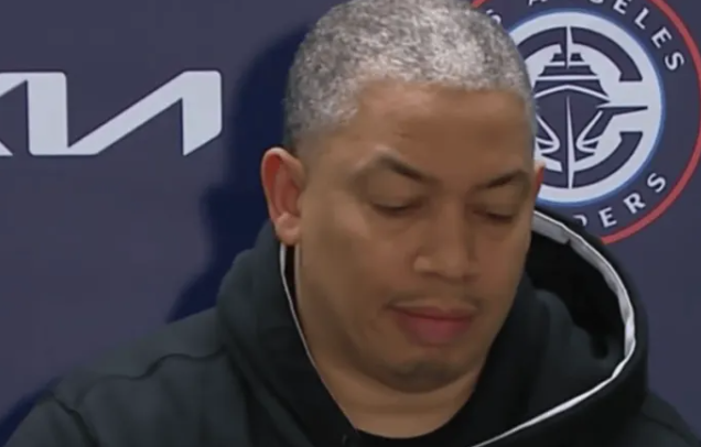 NBA常规赛，快船121-105战胜篮网，赛后，快船主帅卢接受了媒体采访。记者