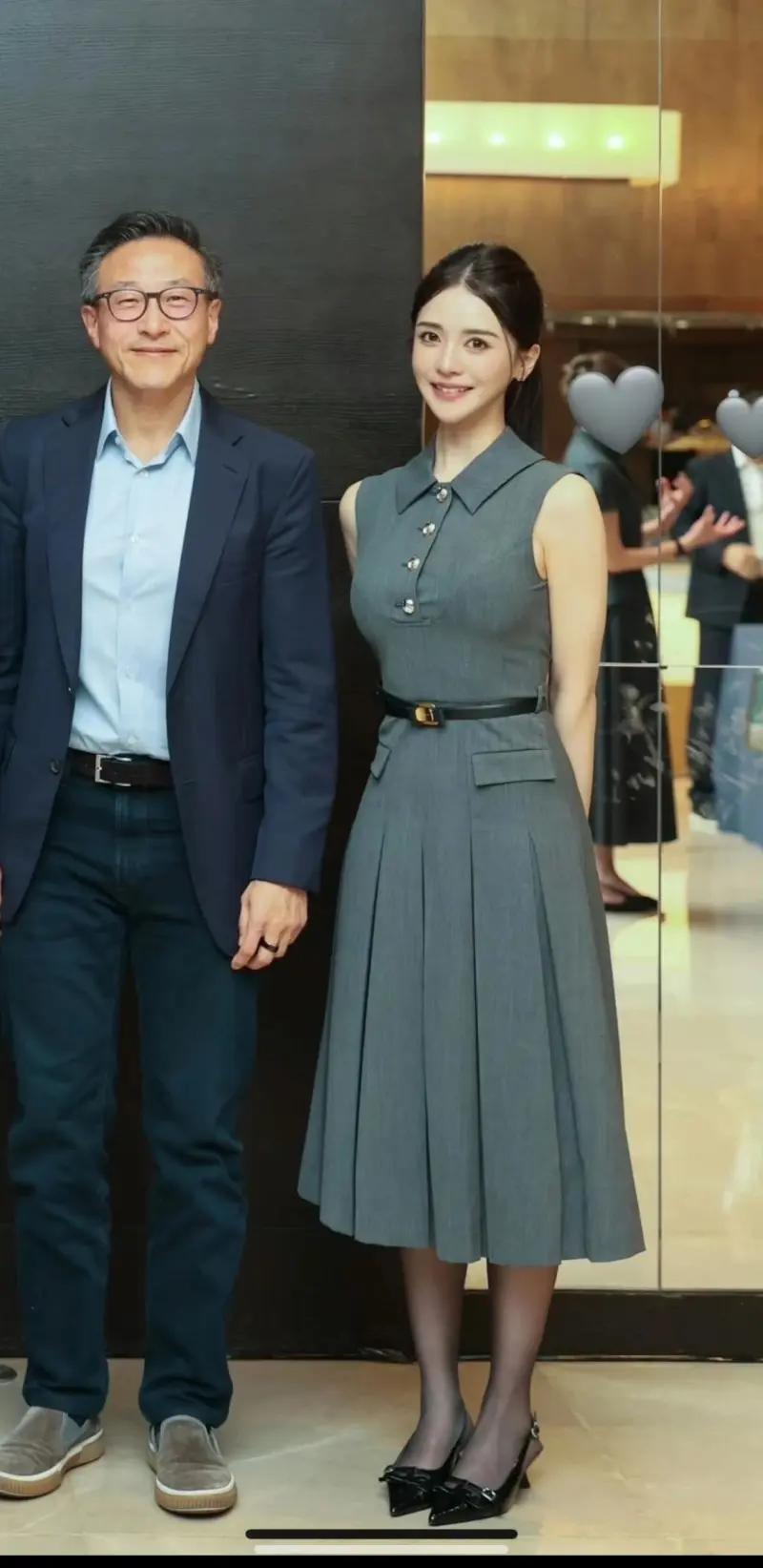 根据外媒消息，蔡崇信与妻子吴明华已正式离婚，双方发布声明表示彼此尊重，后续仍将继
