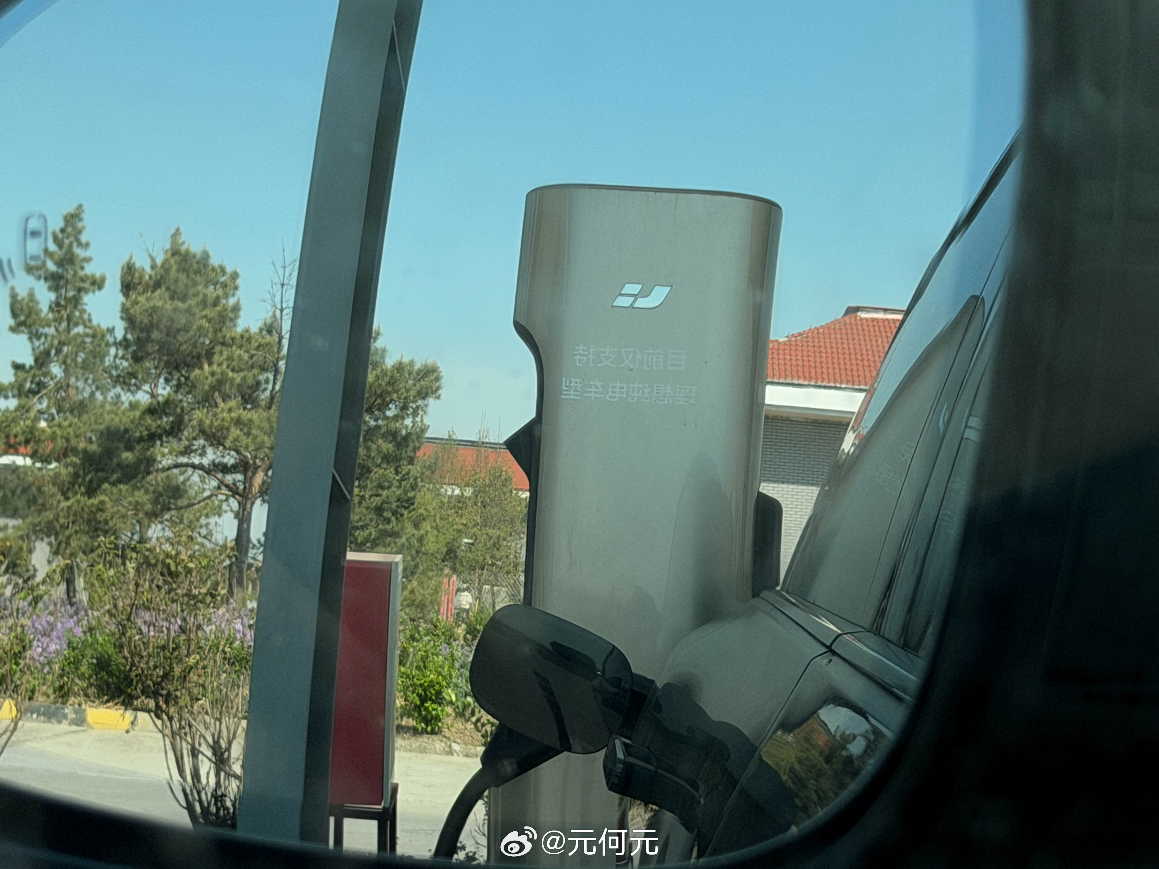 在节假日，理想5C充电速度快就不用说了，不用排队真是尊。四五辆车都在排队的时候，