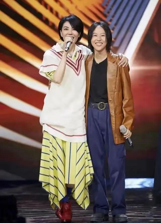 在窦靖童这里，王菲既是妈妈，也是偶像，更是闺蜜……不得不说，这就是王菲最大的成功