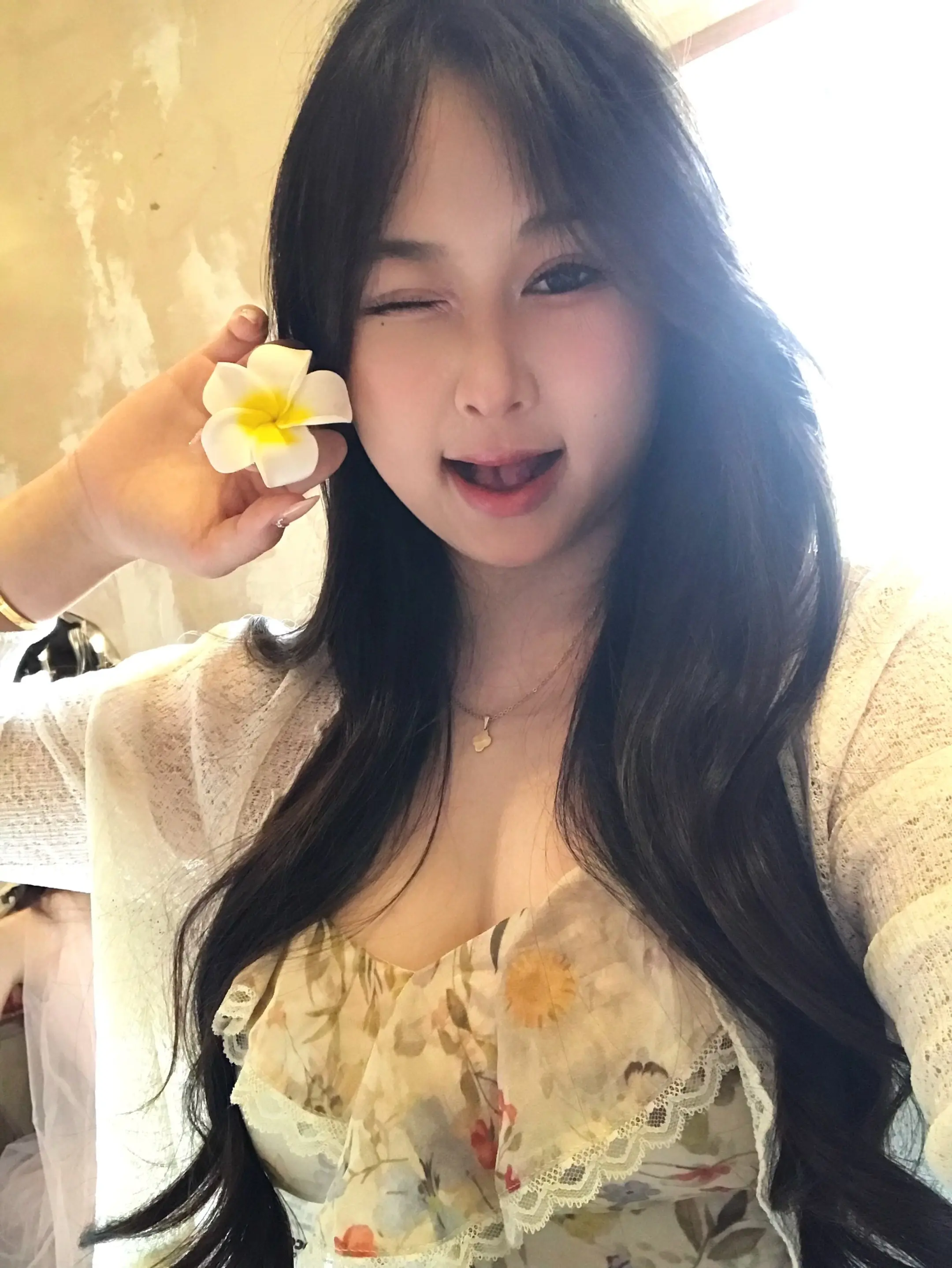 请抬头享受阳光。