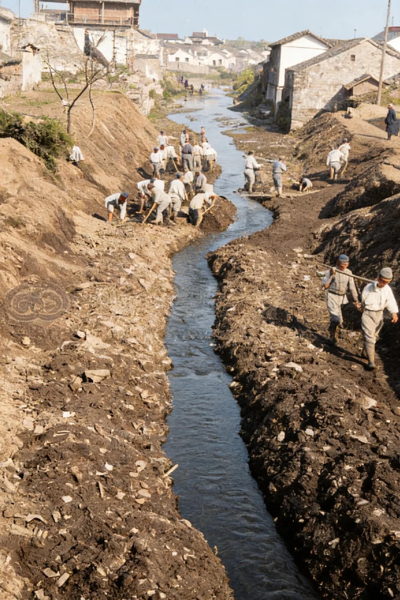 善良的中国人，在抗战胜利后，原本盘踞在南京城内的日军放下武器，沦为战俘，整日无所