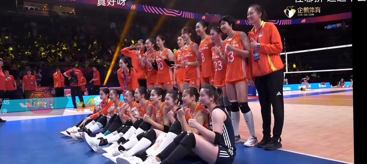 这支年轻的中国女排值得我们期待！今晚对中国女排的整体表现感到非常的高兴，看到小