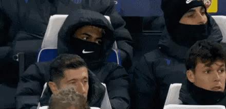 在切尔西3：0巴萨的比赛里，镜头给到被替换下场的亚马尔时，他的眼睛里流露出的就是