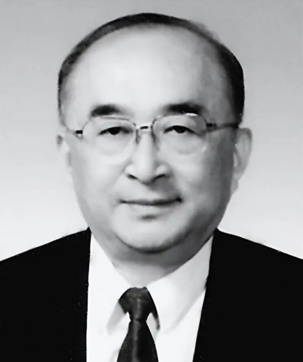 王震将军当年在建国前后率领部队解放新疆，剿灭了当地的国民党残余势力，为保卫边境安