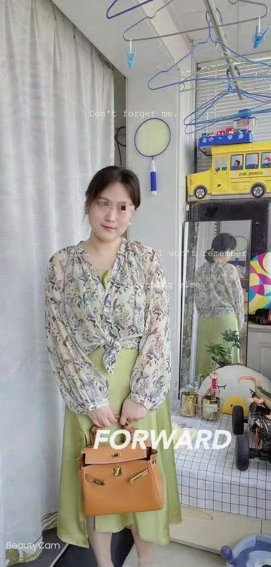 网友投稿：这位女生，你把裙子穿成这样……你买它的意义何在啊？