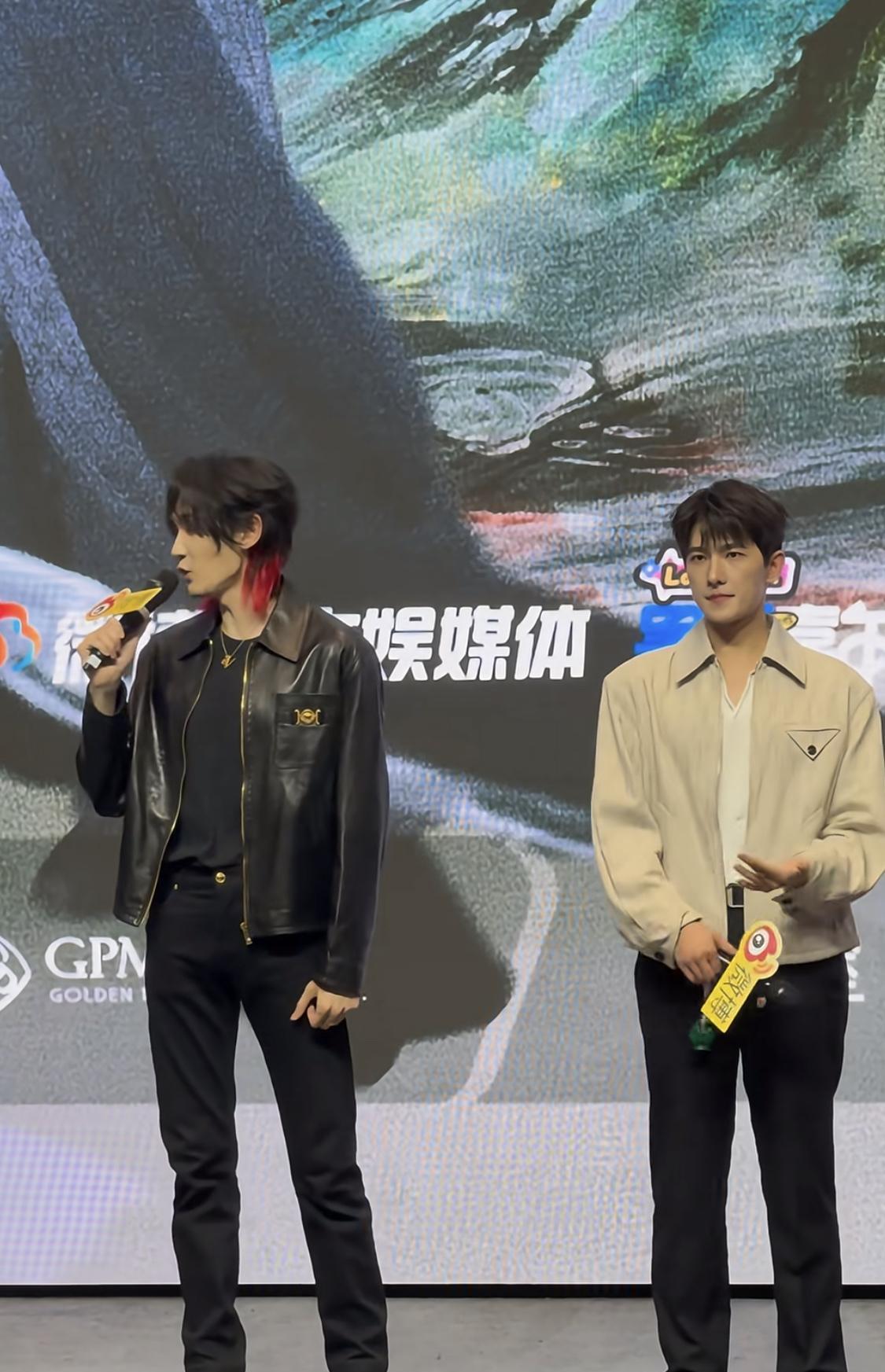 魔道汪铎和杨洋站在一起站在一起，这对比对杨洋伤害也太大了。汪铎至少比杨洋高了半