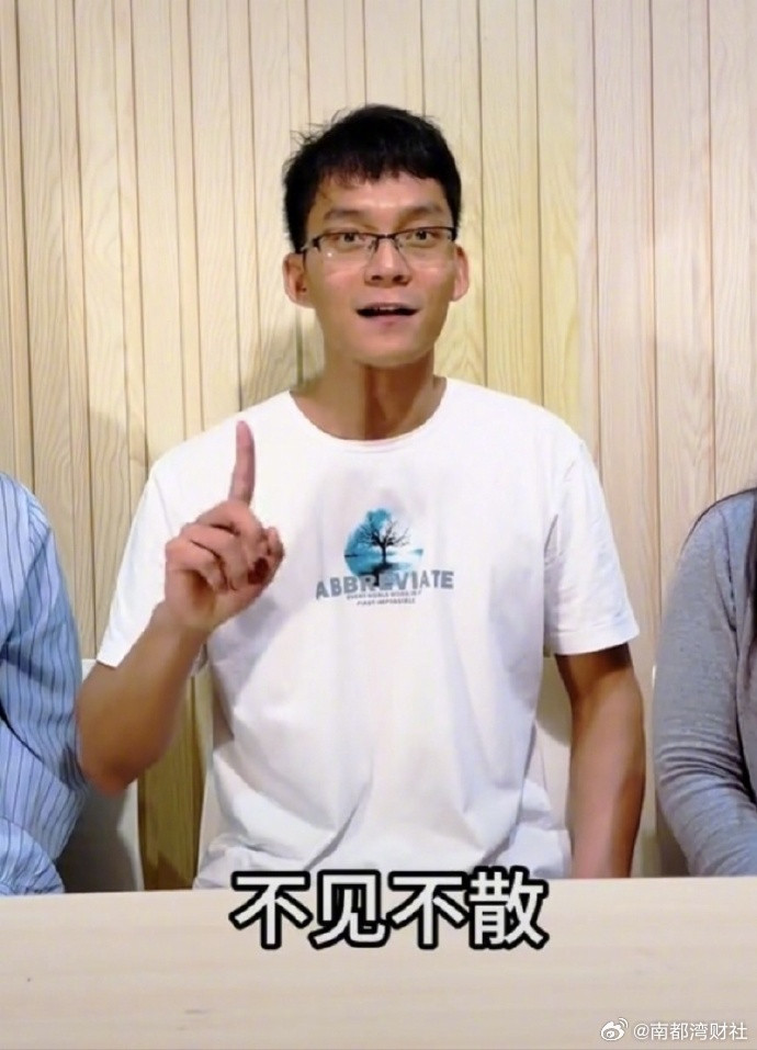 #连续高考16年当事人开始直播带货#【#唐尚珺宣布组团开启周末直播带货#，橱窗已