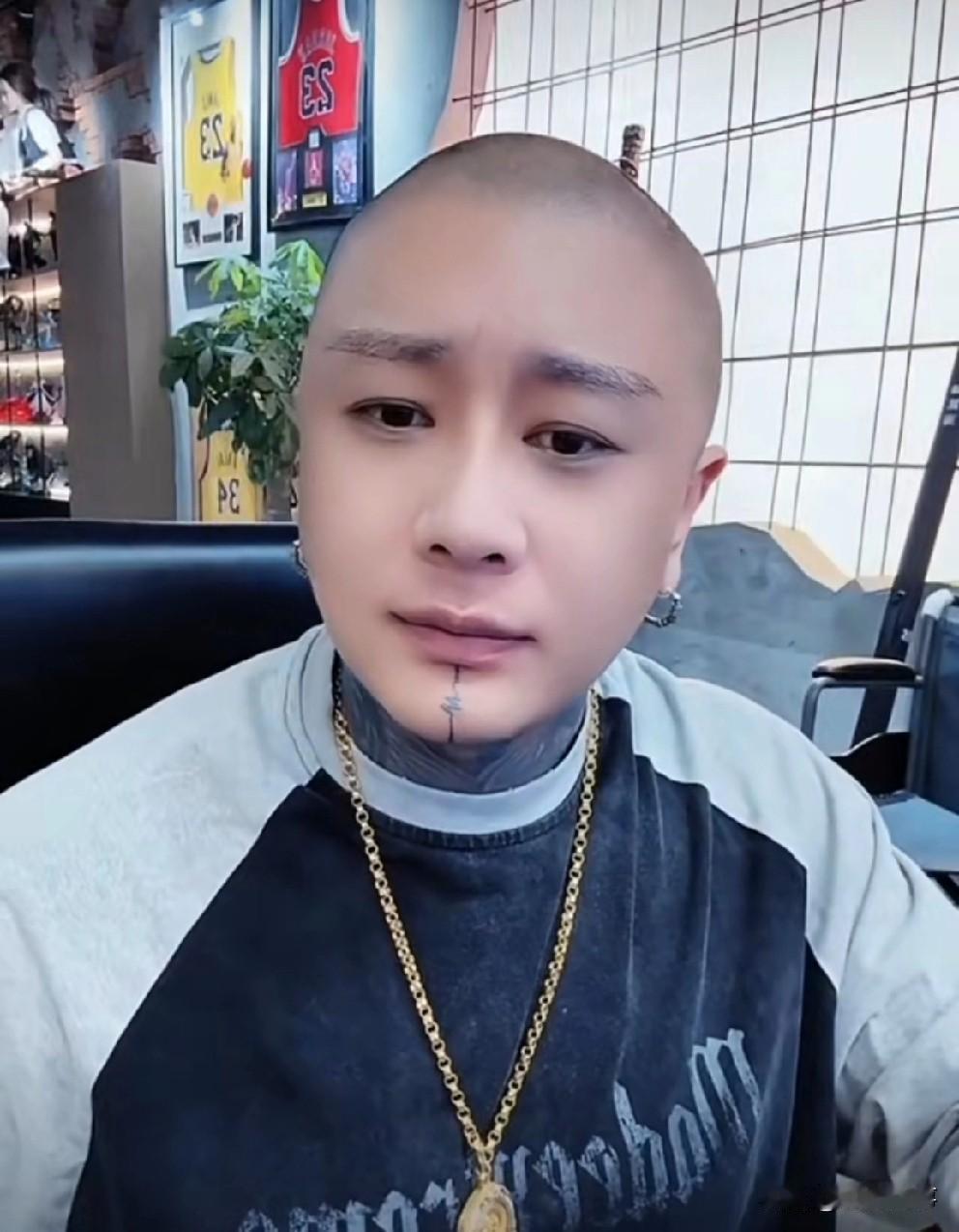 方丈声称赔钱，“穷”笑了！方丈“哭穷”对粉丝说：我每天纯