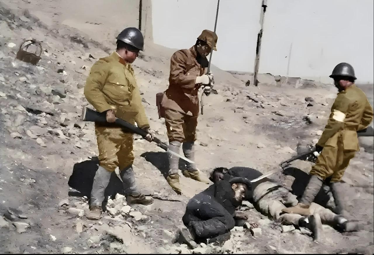 这是一张记录侵华日军暴行的真实历史照片，拍摄于1939年的河北保定。画面中