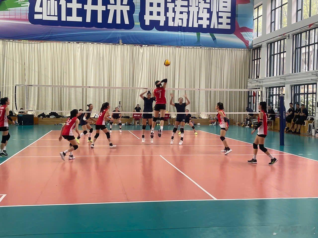 国际排坛动态江苏中天钢铁女排越南八一女排与江苏女排进行了训练比赛，吴梦洁，倪非