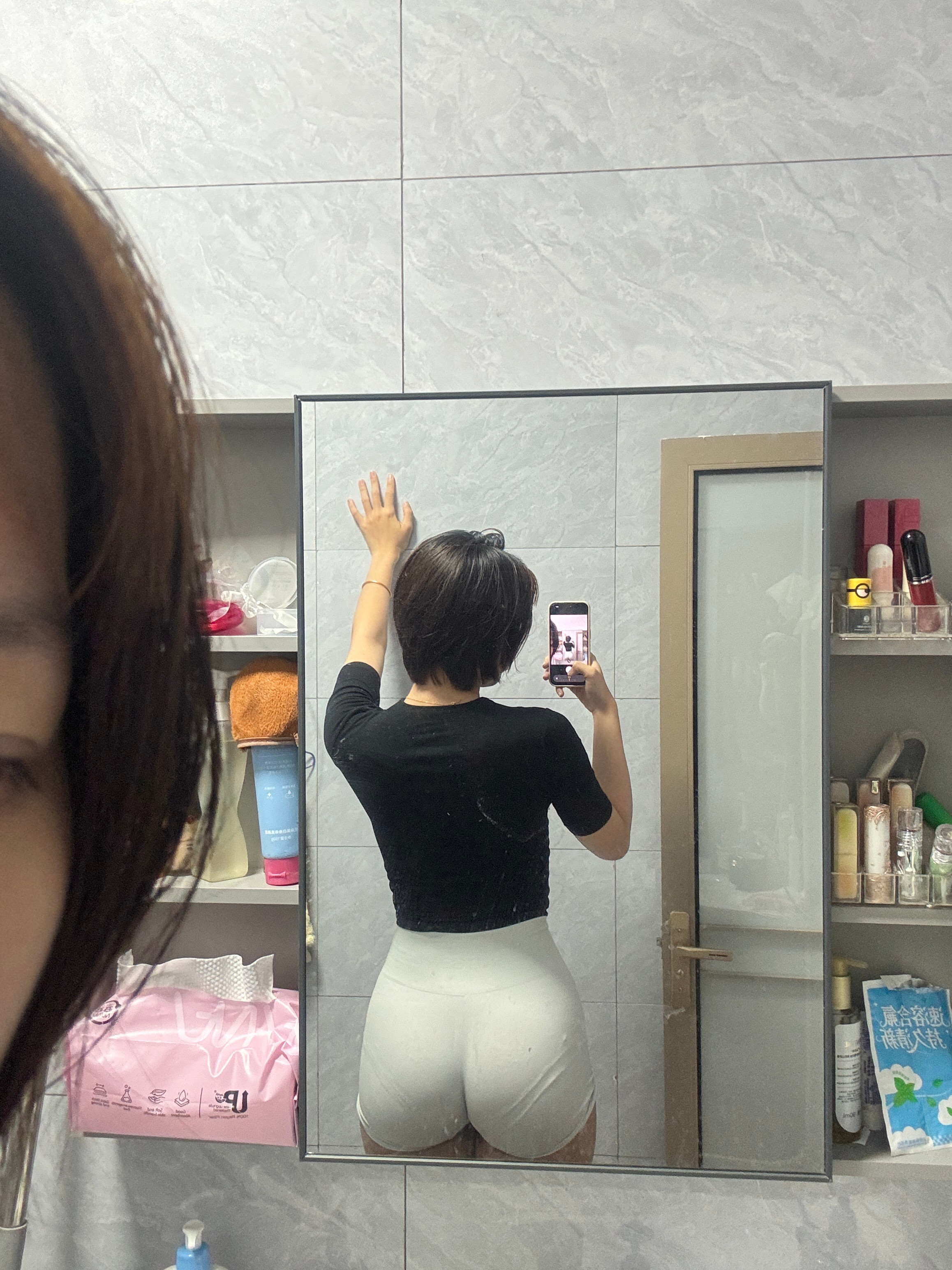 只看正面看不出来这屁股那么翘