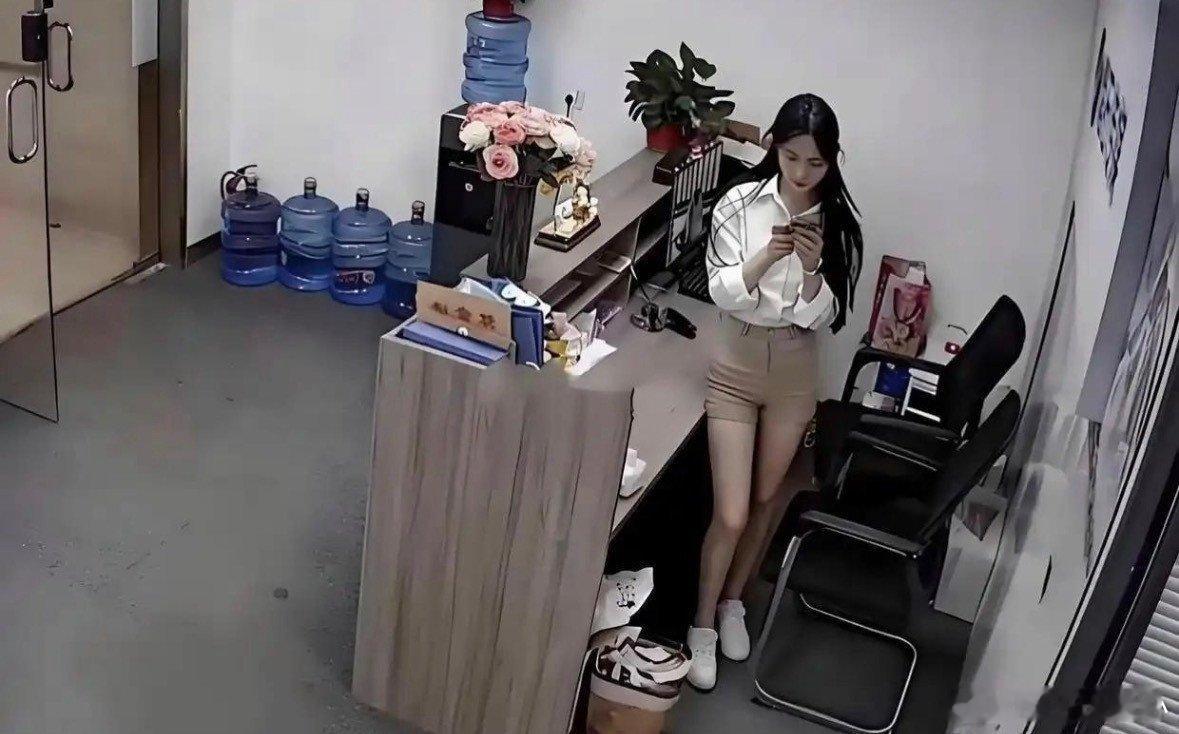 公司换了一个前台，生意都变好了….