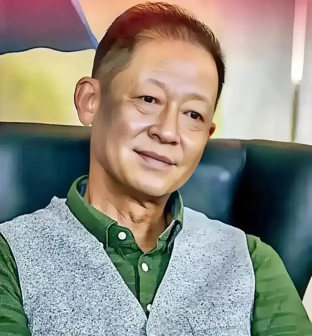 王志文有这样一段台词：“会送礼、会求人的人，改变命运都非常简单，什么都靠自己，不