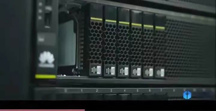 余承东现在估计心里憋着一股劲。他刚喊出鸿蒙智行“断代领先”，转头就在深圳
