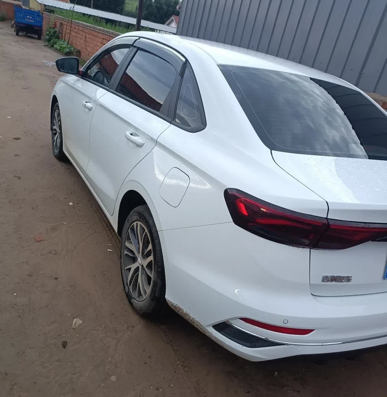 油车和电车我选择了油车，有很多人问我为什么不买纯电的？现在电车配置也是相当的高，