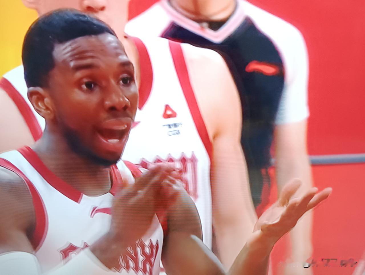 今晚，看广东男篮谁是英雄？谁是偶像？谁是前天晚上的贺希宁？谁是去年上赛季的杜润旺