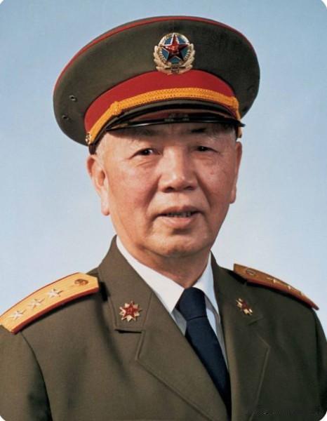 他是开国少将，1988年，首批晋升上将。15岁参军，21岁任八路军129师宣传科