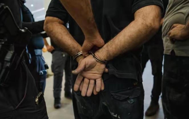 伊朗高层内部果然有“内鬼”！ 伊朗这次是真的被逼急了，直接关起门来下死手。谁